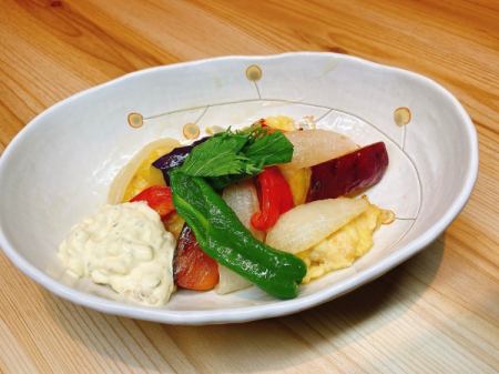야채에 둘러싸인 치킨 남만 정식 ※밥・ 된장국・작은 냄비