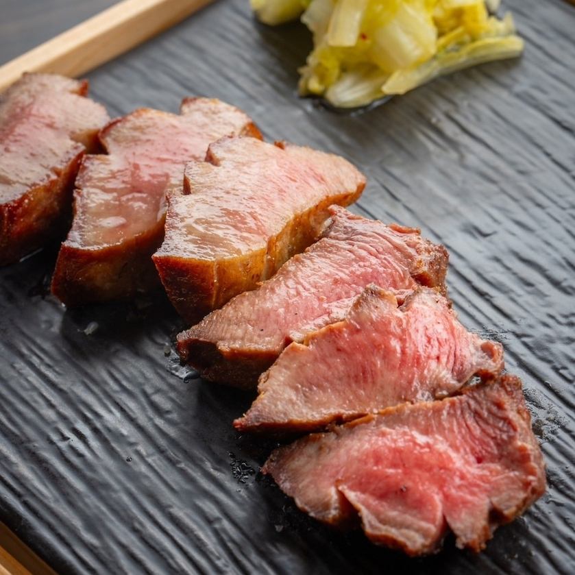 当店こだわりの名物牛タンを扉付き完全個室でご堪能下さい