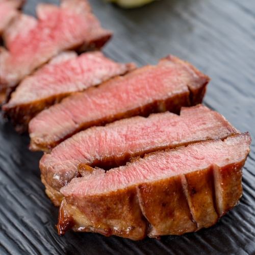 食材にこだわった特選牛タンをじっくり炭火で