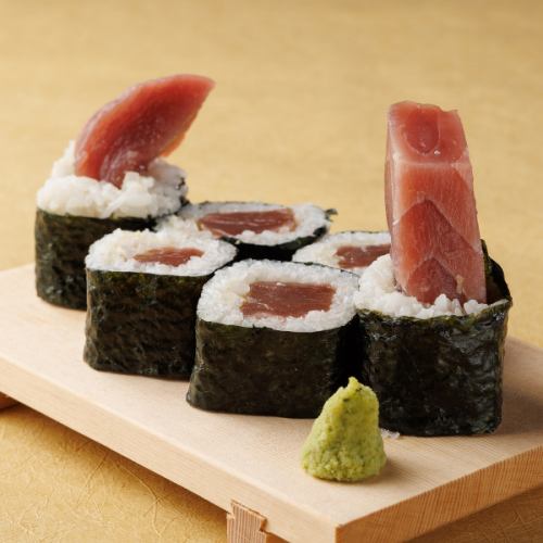 市場直送的鮪魚壽司卷