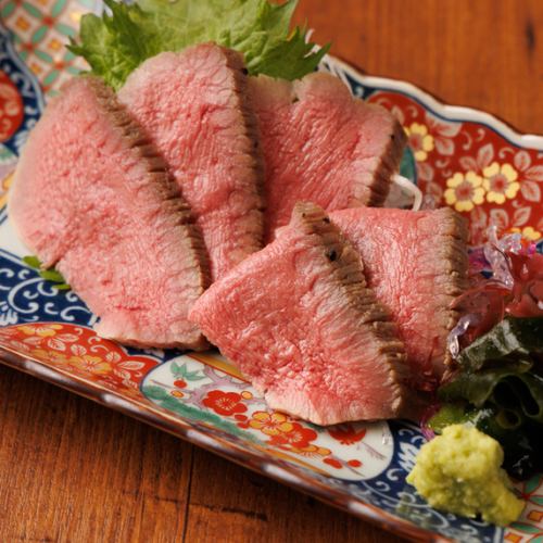 低温調理の牛タン刺し