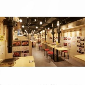 懐かしい大阪の韓国焼肉屋が原点のふたご屋は明るい活気のある店内。肉のプロスタッフがご希望やお肉の種類によってお焼き致します。盛り上げなどもおまかせあれ！