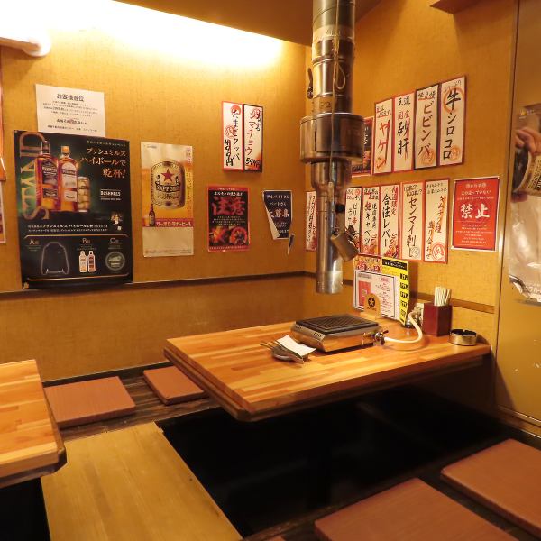 落ち着いた雰囲気のよい席。広々としたテーブル席でゆっくりお食事を楽しんでいただけます。もちろん少人数宴会や合コンなどにもオススメ★