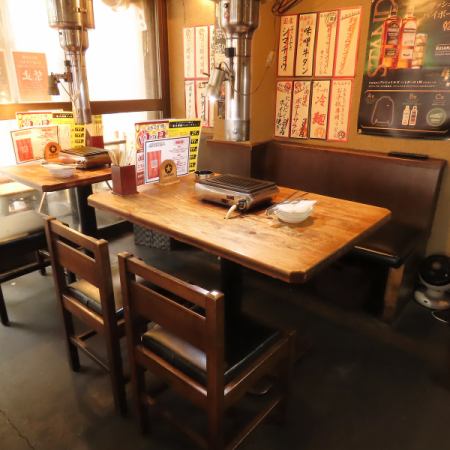【本店】2名×2テーブル/4名×3テーブル/6名×2テーブル