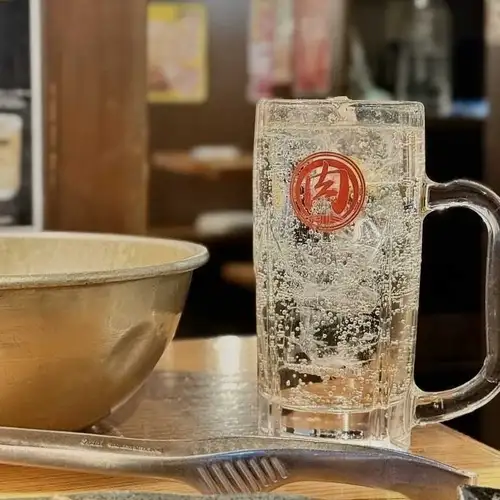 술을 마신다! 야키니쿠 선술집입니다.