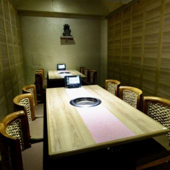 [Private room: 8 to 30 people] There are 3 private rooms that can be adjusted by moving the door! We can also accommodate groups of 8 to 30 people.