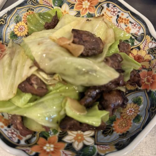 春キャベツとハツ元のガーリック炒め