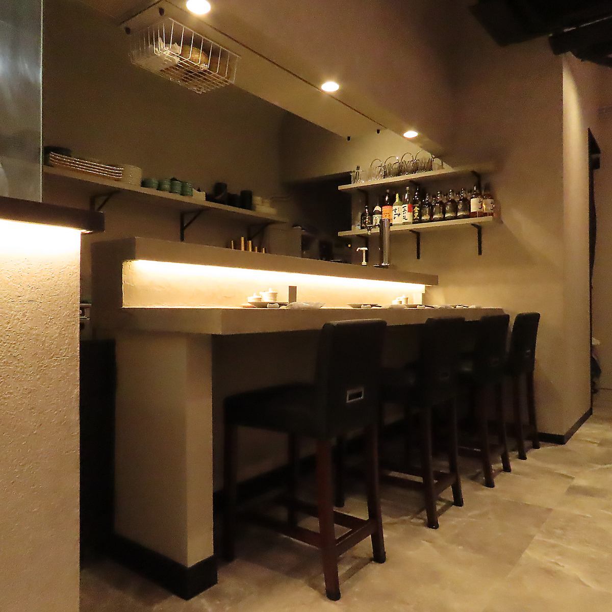 当店はコンクリート調の落ち着いた雰囲気でデートに最適です☆