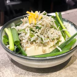 シラスと小ネギの冷奴