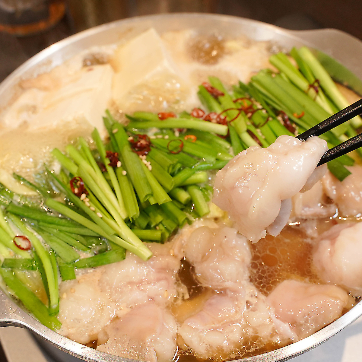 Exquisite! A variety of plump, juicy Japanese-style motsunabe (offal hot pot) dishes are available, from classic to rich and refreshing.