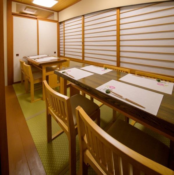 繁華街に佇む、静謐な個室とカウンター。仙台でも3本の指に入る日本料理に触れ合う至福の時間。大人の贅沢を。接待やハレの日顔合わせ利用にご利用下さいませ。地域Ｎｏ．1の日本酒の品揃えがございます。また当店個室も2部屋ご用意。ご宴会利用 完全お任せ珠玉の日本料理コースと共に素敵なひと時を。見て綺麗 食して美味