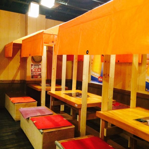 You can enjoy the local atmosphere in the stall-style seats.It can be used in a variety of situations, such as friends, colleagues, couples, and banquets.