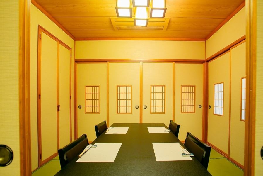 【落ち着いたプライベート空間を演出】個室をご用意。女子会やご家族利用などお気軽に日常使い頂けるよう、内装にもこだわりを持っております。2名様個室も完備の為、接待やデート利用にも◎