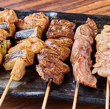 【備長炭で焼き上げる串焼】炭火ならではの食欲をそそる芳醇な香りをまとわせる極上の逸品◆198円(税込)～