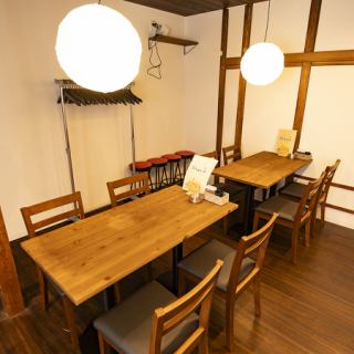 【我们可容纳5-6人】如果您是团体前来，可以通过连接桌子安排座位◎
