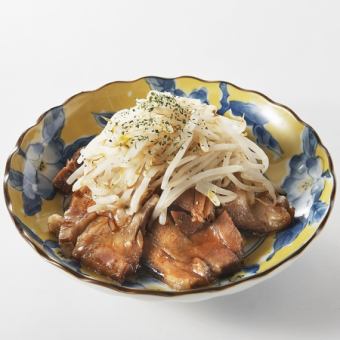 烤五花肉和額外的豆芽