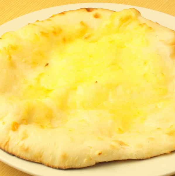 【女性・チーズ好きの方に大人気♪】当店お手製のチーズナン