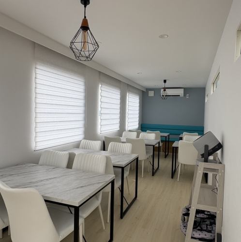 店内のテーブル席です！ベビーチェアもございますのでお子様連れの方もご利用いただけます♪