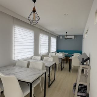 海を一望出来るカウンター席です！