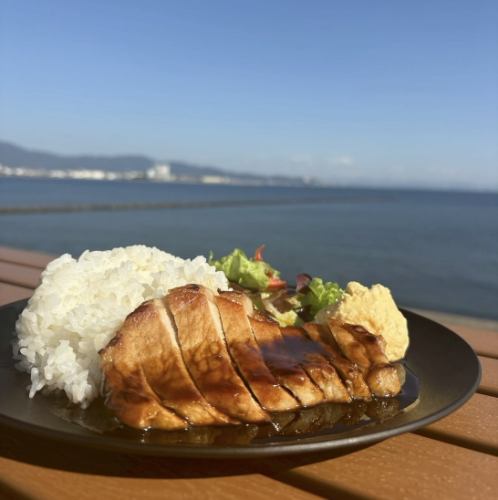 【◆海を一望しながら食べる優雅なモーニング・ランチ◆】店内から海を一望出来る特等席でぜひ♪