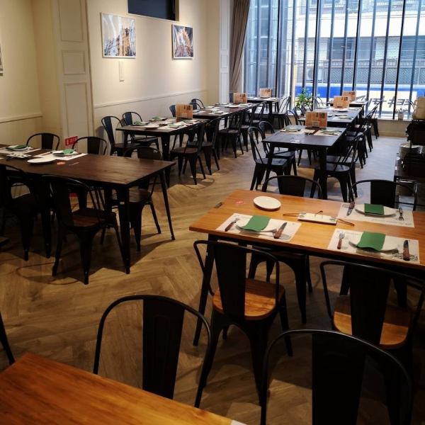 西新にオープンしたシュラスコレストラン♪50席以上ある広い店内なので、新年会など各種企業パーティーや結婚式2次会にお店を貸切でご利用頂けます。もちろんシュラスコもお愉しみ頂けます！西新駅近く★オシャレな店内★プロジェクター・スクリーン完備★