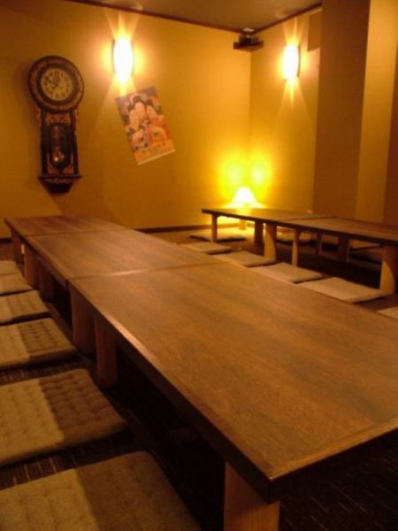 Tatami seating in the style of an old Japanese house.The private room on the second floor can accommodate from 12 to a maximum of 28 people and is a completely private space! For groups of 10 to 27 people.You can bring your own musical instruments! We recommend making your reservation early.