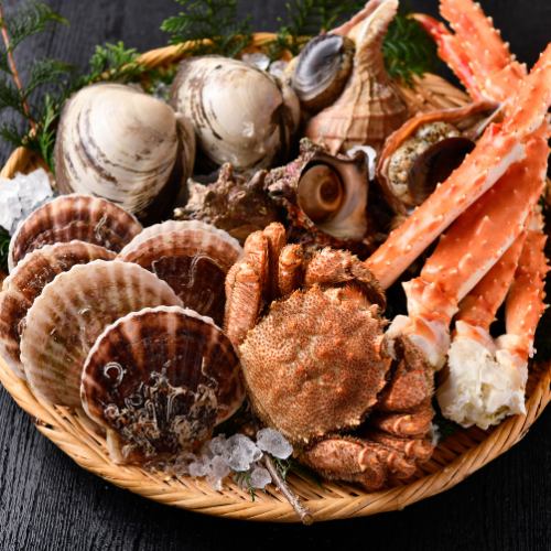 北海道の漁師、函館市場から届く新鮮な魚介や季節の食材を、丁寧な仕事で調理させて頂きます。