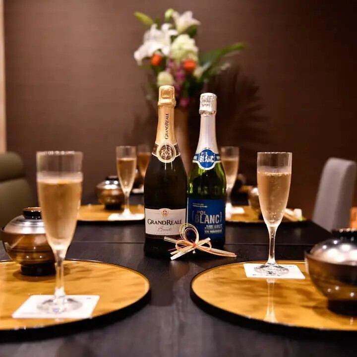 落ち着いた空間で美味しい料理とお酒をお楽しみください