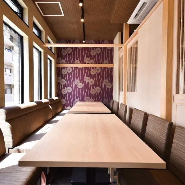 ご宴会は最大30名様までご着席でご利用いただけます。営業時間外での下見やご相談も承りますので、お電話にてお問い合わせ下さい。