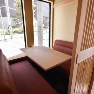 在轻松舒适的高品质空间内，享用石斑鱼、蓝鳍金枪鱼、镰仓蔬菜等精选食材。我们还提供适合您预算的课程，因此请随时咨询我们，找到最适合您需求的课程。