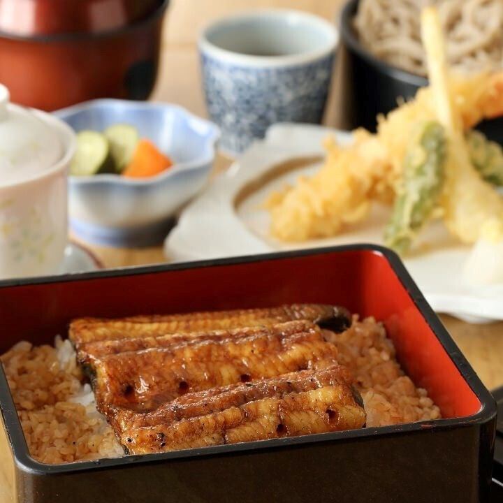土日祝はお昼から営業致します。個室での昼宴会や家族のお食事に
