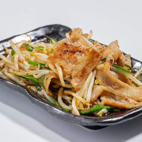 Stir-fried pork with chives and bean sprouts / Stir-fried pork with kimchi