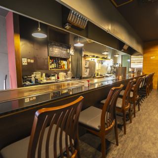 Also recommended for dates. Enjoy conversation with your loved one while watching the cooking scene right in front of you at the counter.