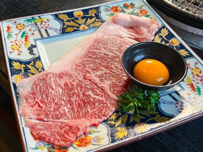 Tongue, skirt steak, yakisuki, motsunabe (offal hotpot) - 6,500 yen course with 90 minutes of all-you-can-drink for an additional 1,500 yen