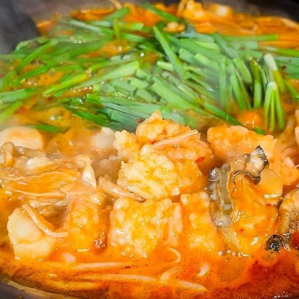 北九州初！！数量限定！8月8日からメニュー化！旨辛カキてっちゃん鍋　(1人前からご注文可)