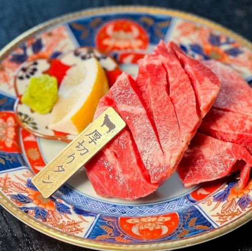 牛舌、和牛牛腩排、和牛内脏锅、八追木全套餐4500日元,90分钟无限畅饮选项+1500日元