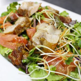 Smoked chicken tomato salad