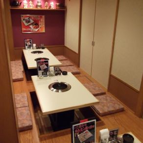 足元もポカポカ掘りごたつ席