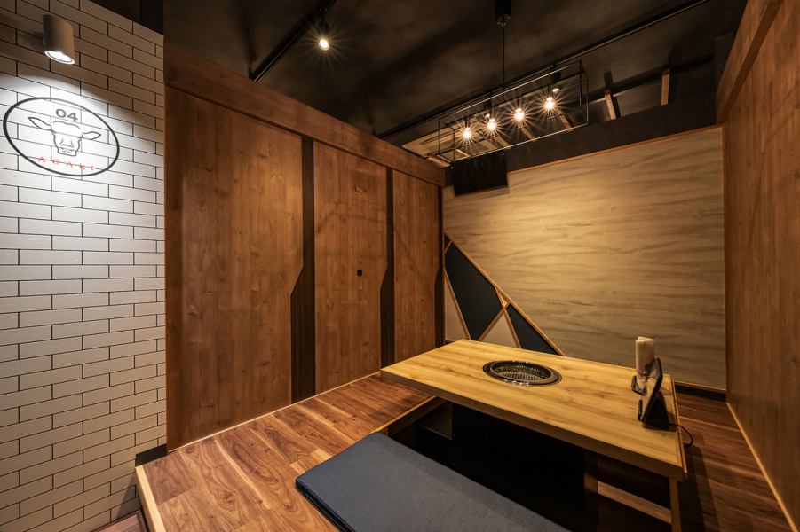 The sunken kotatsu seats, which can comfortably seat 4 people, can be enjoyed not only by families, but also for a variety of occasions, such as celebrating anniversaries, girls' nights out, and drinking parties with co-workers.We also have completely private rooms that can seat up to 6 people.