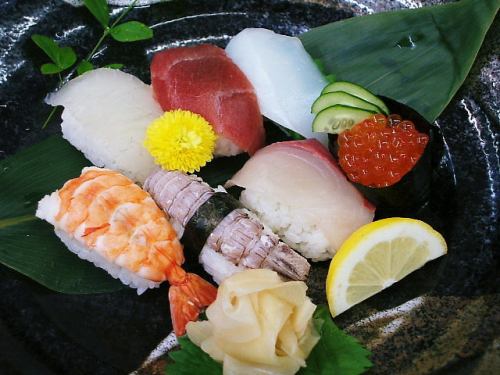 Nigiri sushi (7 pieces)