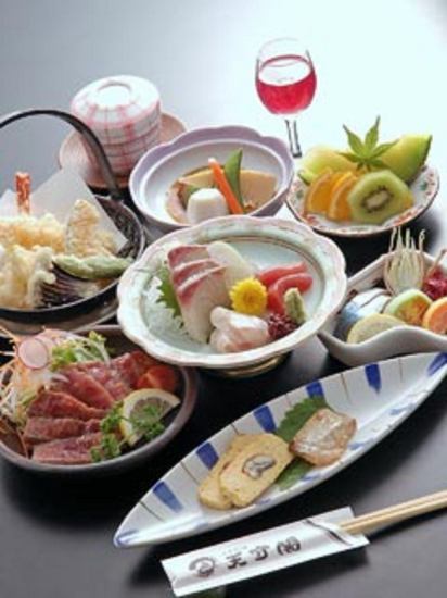 It is a 3-minute walk from Midori Station.Boasting kaiseki dishes with seasonal materials.