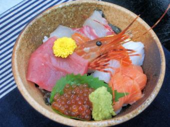 Bowl of rice topped with sashimi