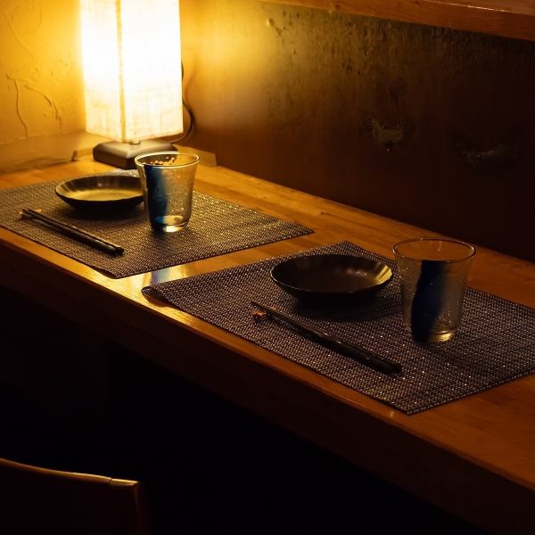 【会社帰りや待ち合わせに】落ち着くカウンター席もご用意有■おひとり様~大歓迎!!しっぽり同期飲みやカップルの落ち着いたデートにも♪ 【神戸/三ノ宮/三宮/居酒屋/飲み放題//海鮮/個室/貸切/掘りごたつ/】