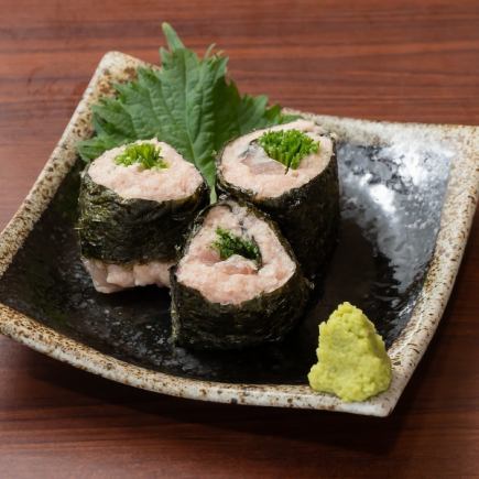 在三宫尽享极致奢华 ● 提供私人包间 ● 九道菜紬套餐，含120分钟畅饮，原价5000日元 → 现价4000日元 ● 金枪鱼葱串、肉末鲑鱼籽饭