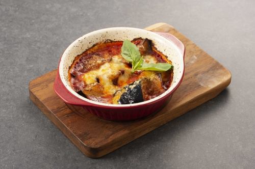 Rice eggplant parmigiana (oven-baked eggplant, tomato sauce and mozzarella)