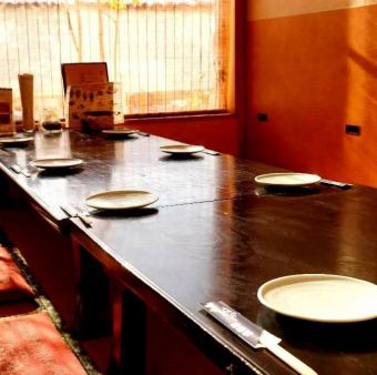 Tatami room seats for 4 to 12 people