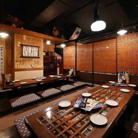 【テーブル＆掘りごたつ席貸切】55名様以上の大型宴会には店舗貸切がおすすめ！55～80名様可！足腰に優しいテーブル席とくつろげる掘りごたつ席を両方完備しており、ゲストに合わせてお席を選べます。席の行き来もスムーズな広々空間で、大人数でも距離が近く、全員が一体となって盛り上がれる大満足の貸切空間です。