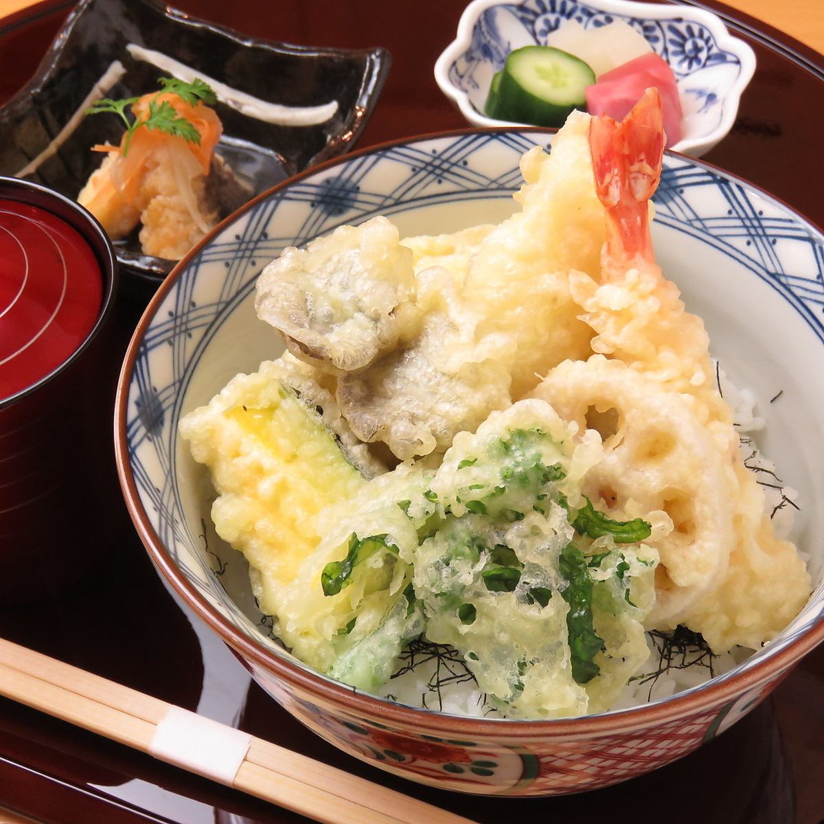 活けアナゴ天ぷら丼など拘り詰まった料理をランチ価格で