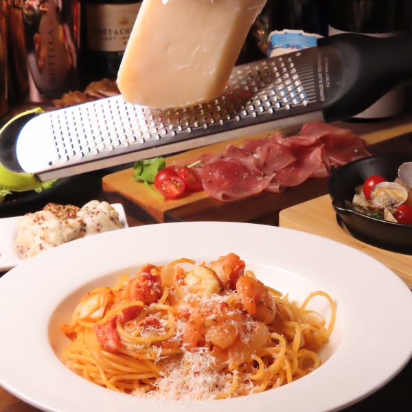 【エビとトマトクリームパスタ】チーズかけ放題！！濃厚なクリームパスタがお楽しみいただけます◎