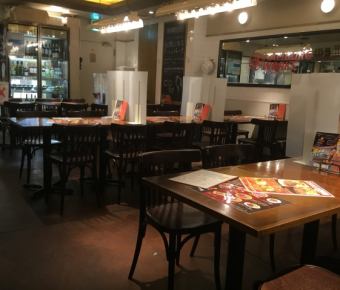 当店は広々としたテーブル席をご用意しております！